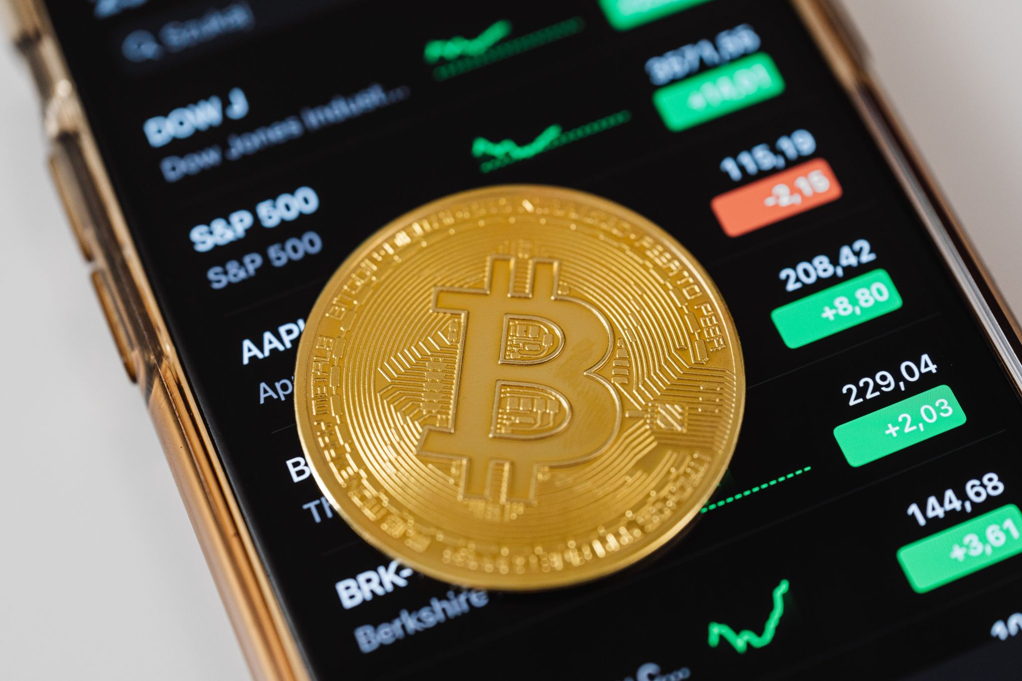 O jogo financeiro: TOP 5 estratégias para investir em bitcoin